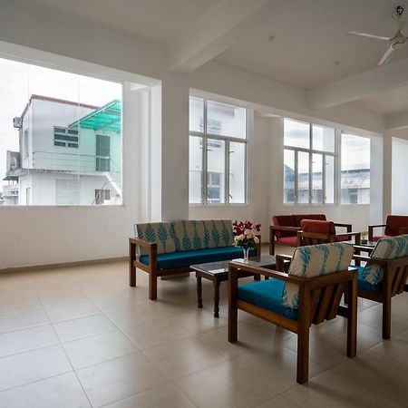 Hotel Oviya Vavuniya Buitenkant foto