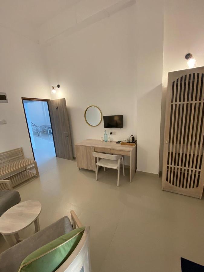 Hotel Oviya Vavuniya Buitenkant foto