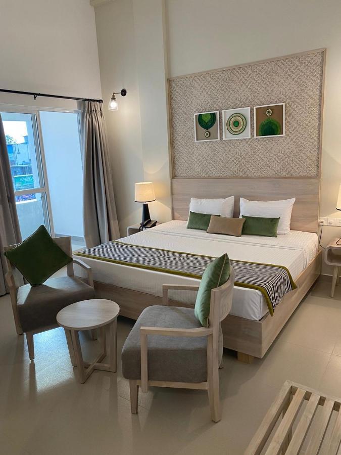 Hotel Oviya Vavuniya Buitenkant foto