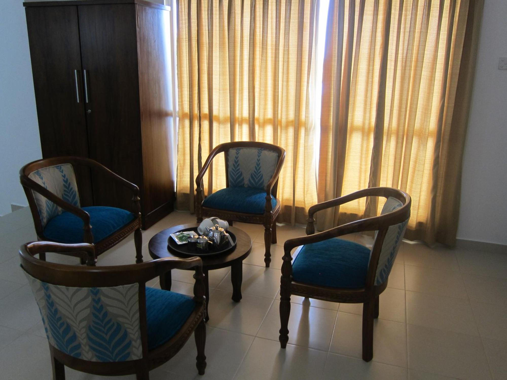 Hotel Oviya Vavuniya Buitenkant foto