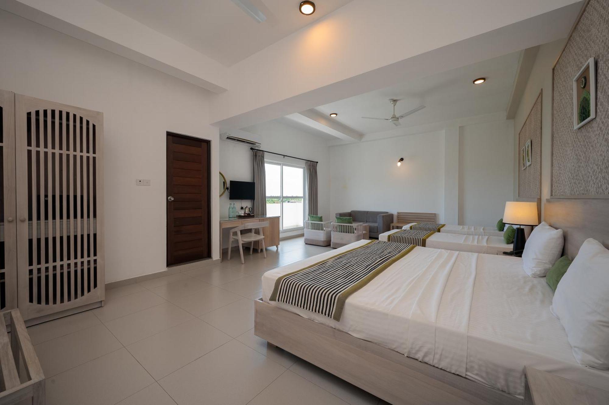 Hotel Oviya Vavuniya Buitenkant foto