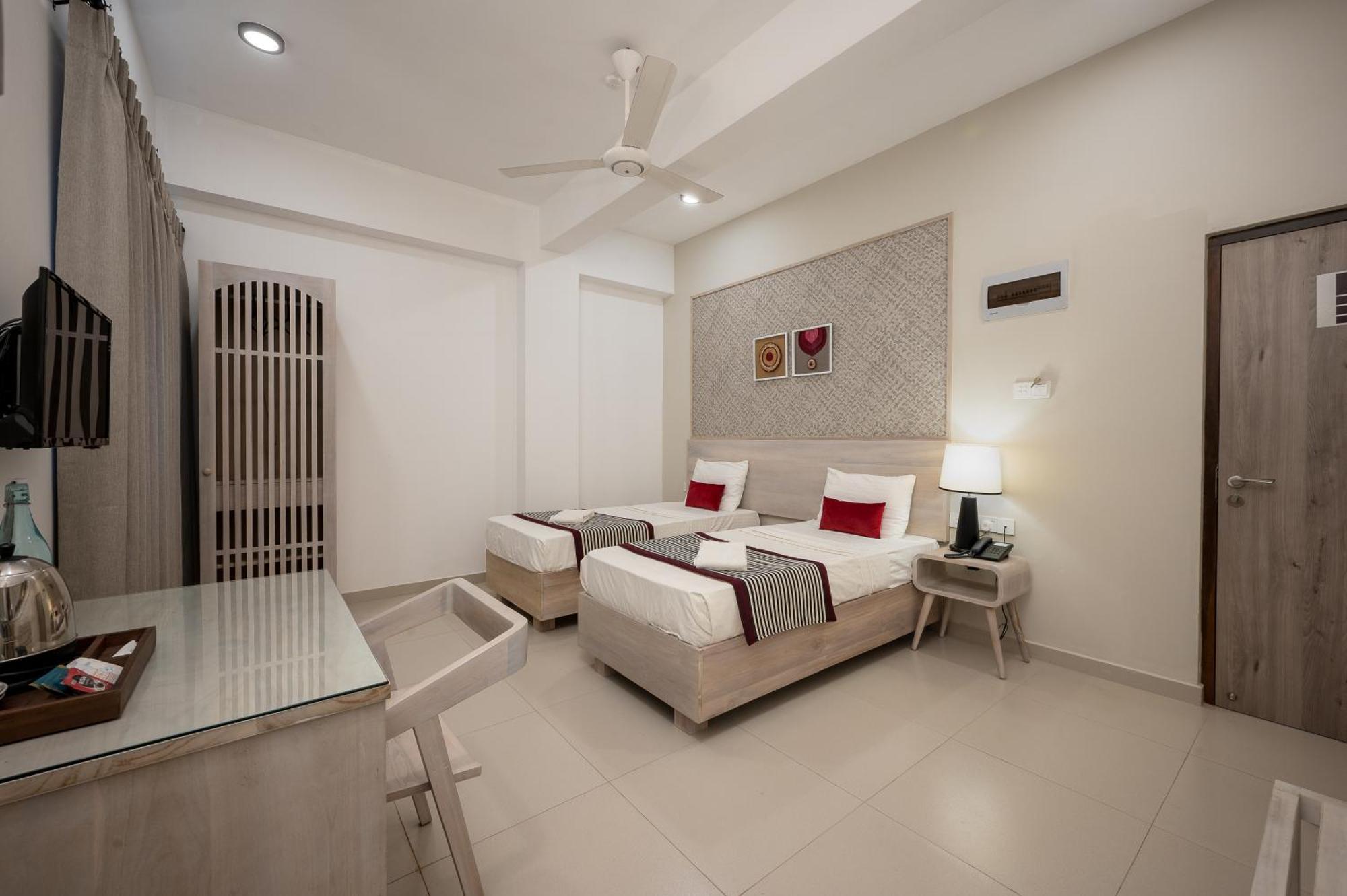 Hotel Oviya Vavuniya Buitenkant foto