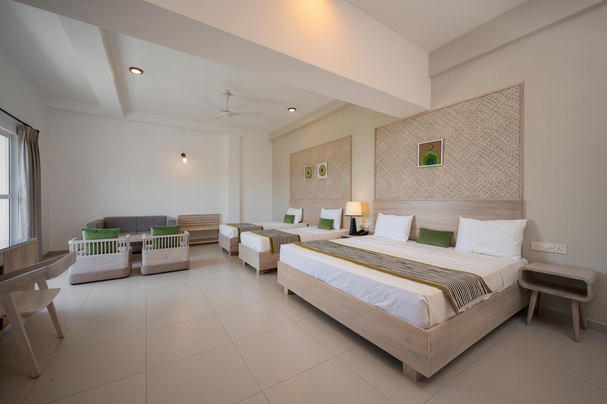 Hotel Oviya Vavuniya Buitenkant foto