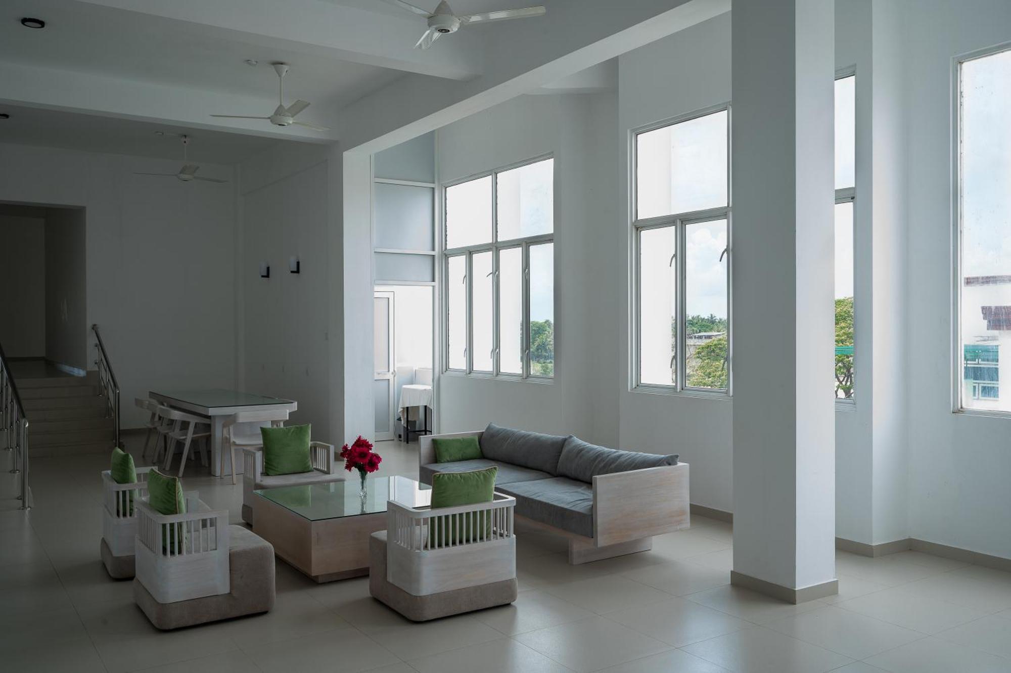 Hotel Oviya Vavuniya Buitenkant foto