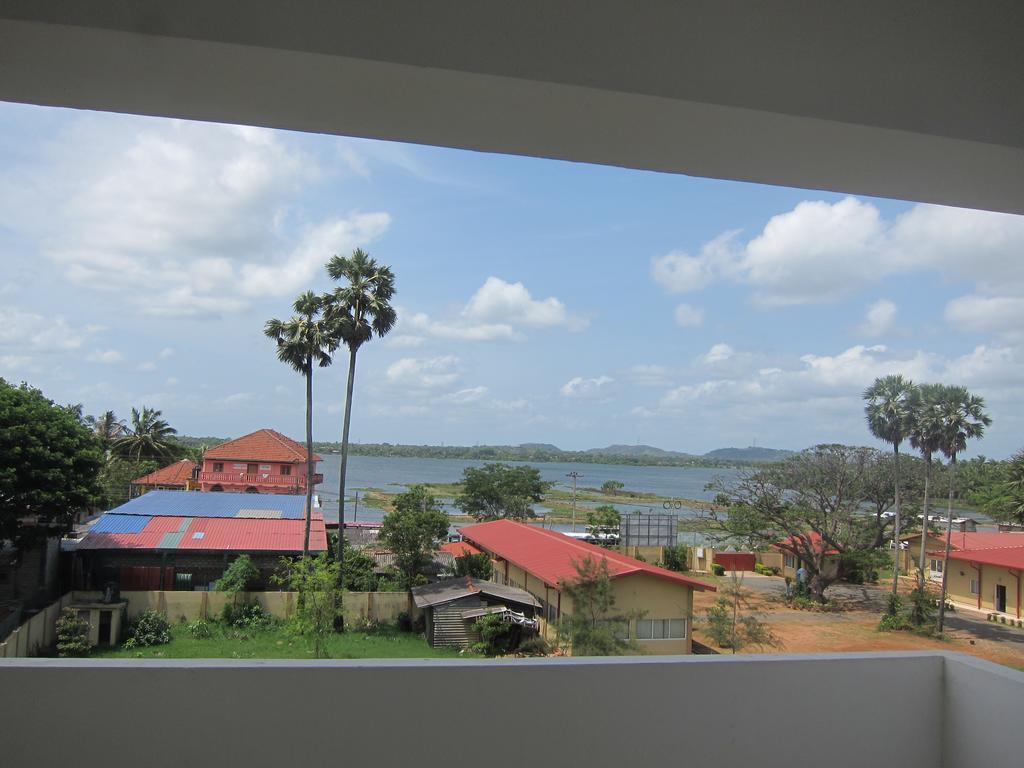 Hotel Oviya Vavuniya Buitenkant foto