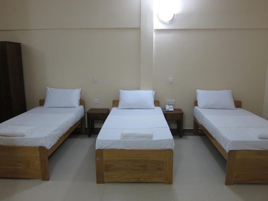 Hotel Oviya Vavuniya Buitenkant foto