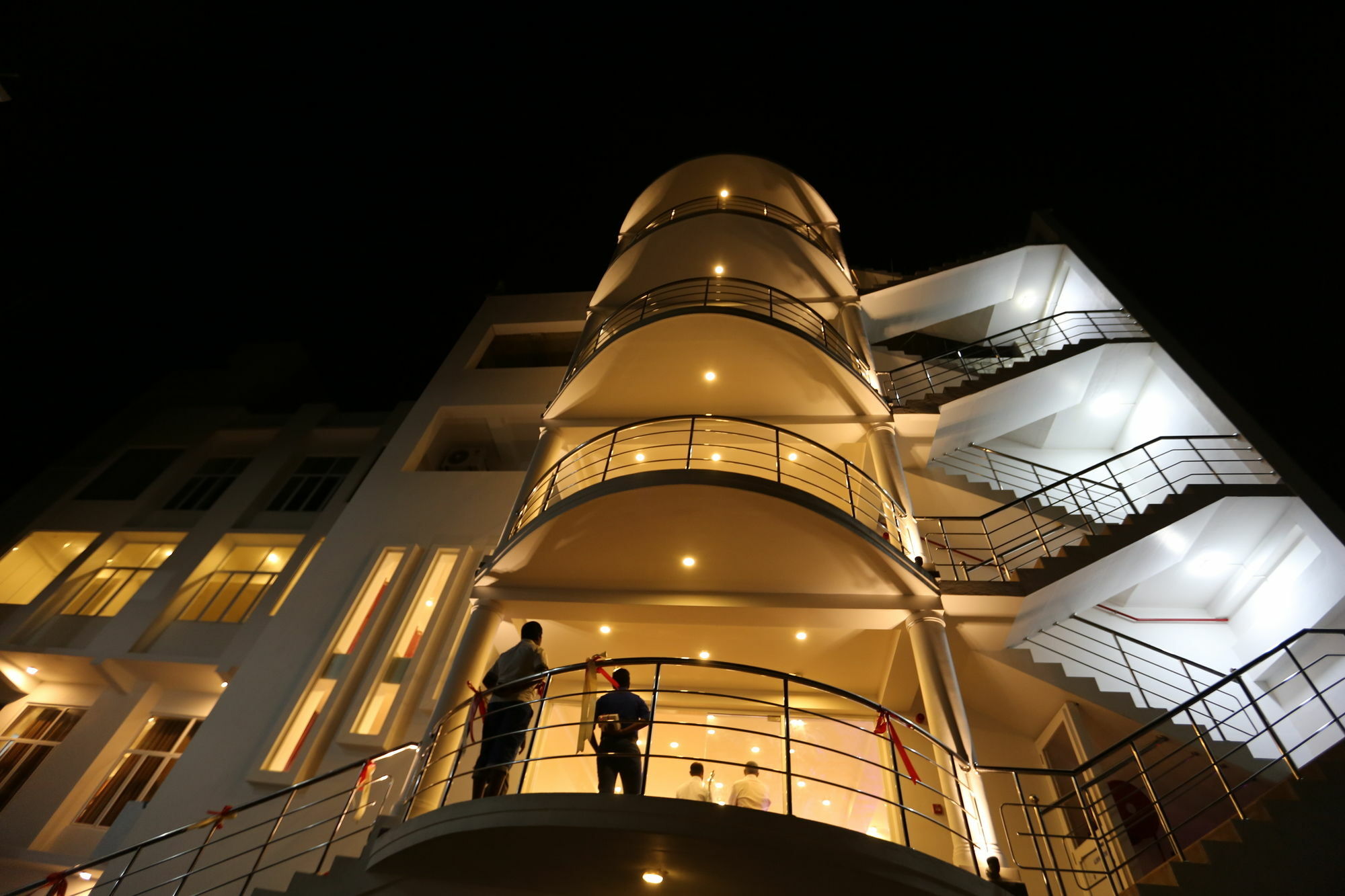 Hotel Oviya Vavuniya Buitenkant foto