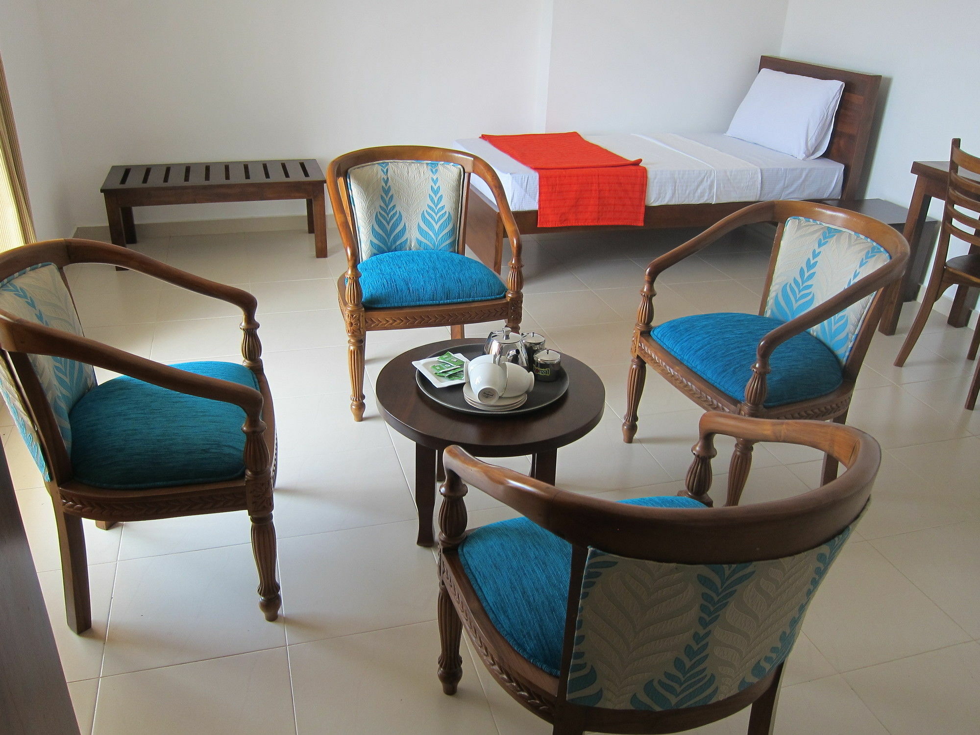 Hotel Oviya Vavuniya Buitenkant foto