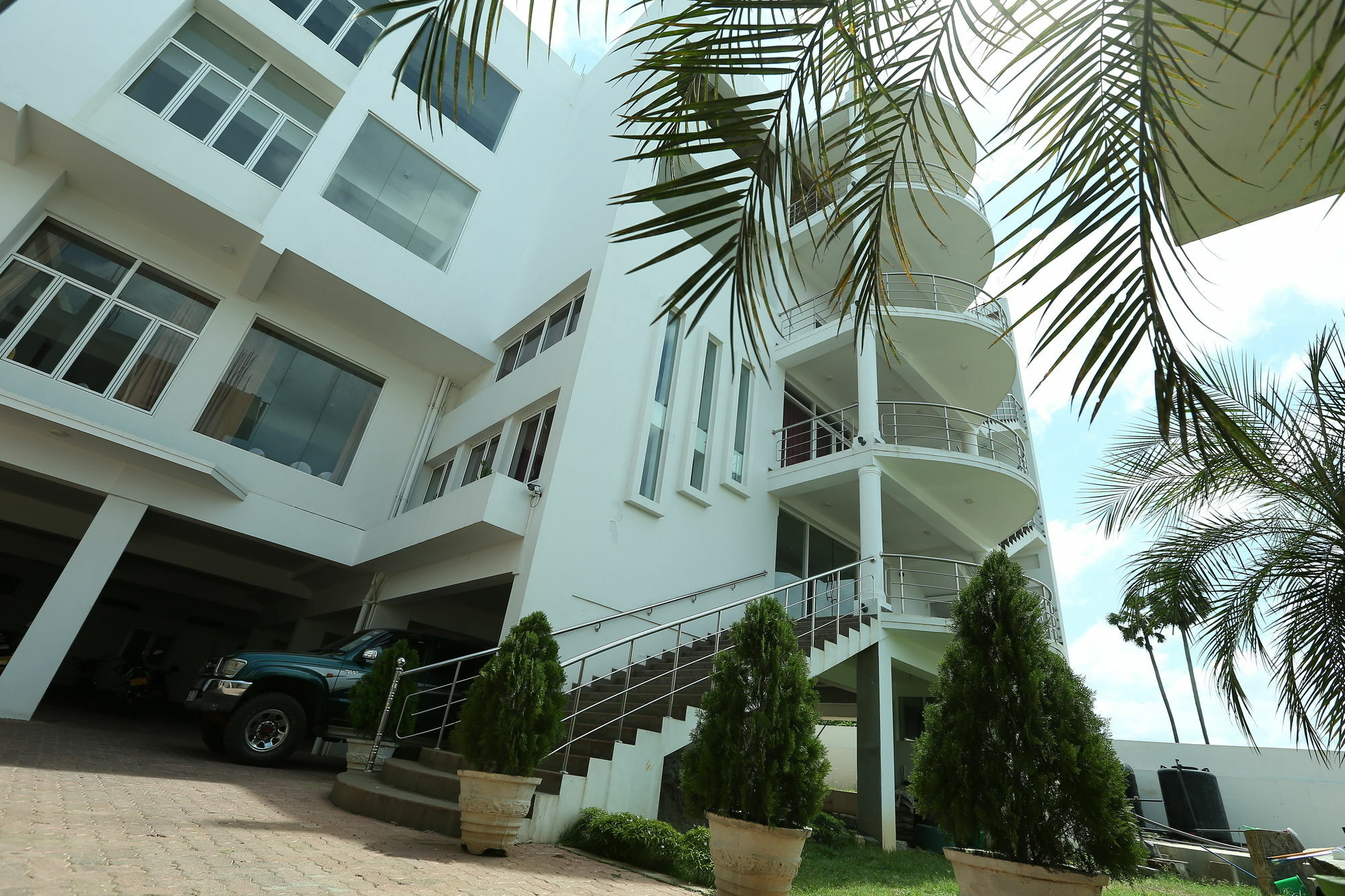Hotel Oviya Vavuniya Buitenkant foto