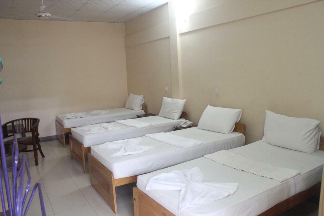 Hotel Oviya Vavuniya Buitenkant foto